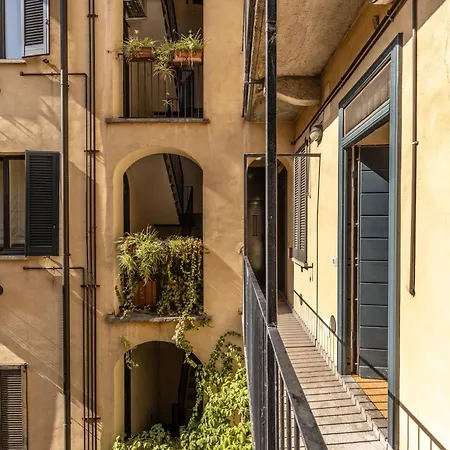 Gold & Platinum Garibaldi Executive Apartment