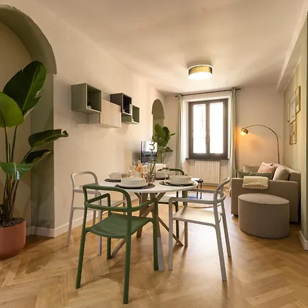 Gold & Platinum Garibaldi Executive Apartment *