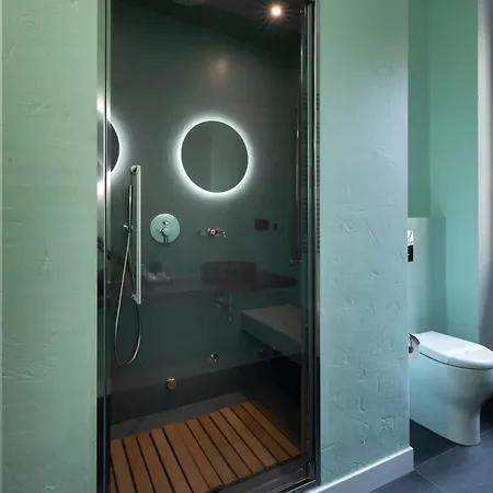 Gold & Platinum Garibaldi Executive Apartment