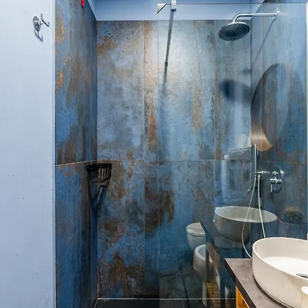 Gold & Platinum Garibaldi Executive Apartment *