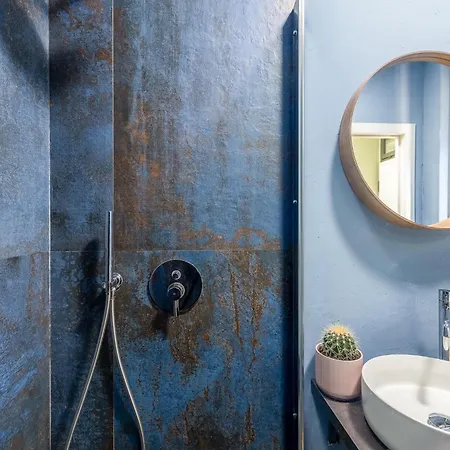 Gold & Platinum Garibaldi Executive Apartment